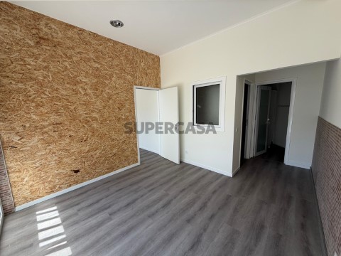 Apartamento T3, Centro de Turquel - Arrenda