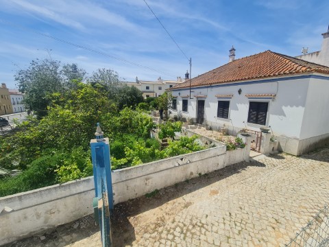Lote Urbano com projeto para construção de condomínio privado com 8 moradias em Alcantarilha.