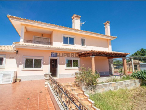 Villa T4 em EM520, Santa Bárbara de Nexe