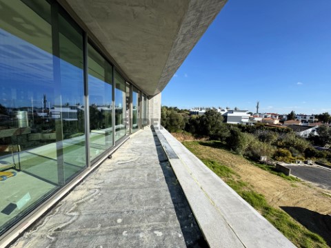 Moradia T4 Independente em moderno Condomínio