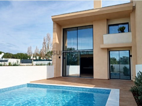 4 bedroom villa with pool and garden