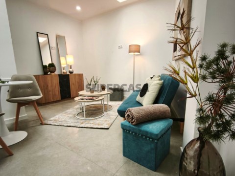 Apartamento T3 totalmente remodelado na Penha de França