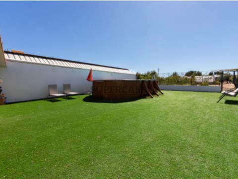 Moradia T3 remodelada, com piscina, amplo terreno - ERA Faro São Brás Imobiliária