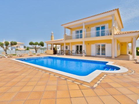 Moradia com 4 Quartos na Galé em Albufeira