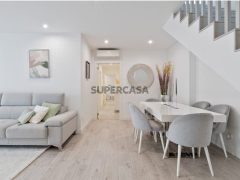 Exclusivo T3 Duplex com Piscina em Faro, Montenegro