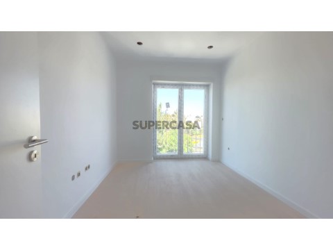 Apartamento T2 em Águas Livres, Amadora