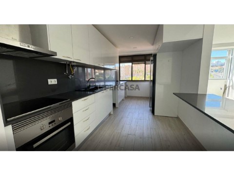 Apartamento T3 Odivelas | Remodelado | Junto ao Metro