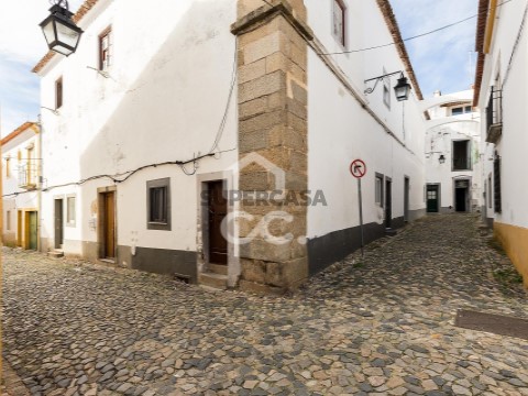 Moradia T3 em Évora (São Mamede, Sé, São Pedro e Santo Antão), Évora