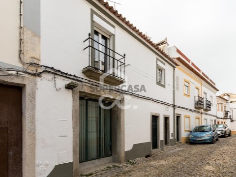 Moradia T2 em Évora (São Mamede, Sé, São Pedro e Santo Antão), Évora