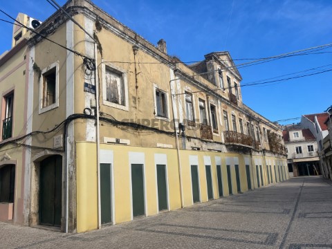 Prédio em Montijo e Afonsoeiro, Montijo
