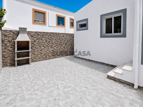 Moradia V2 para Arrendamento Anual em Portimão, Algarve