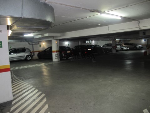 Estacionamento coberto