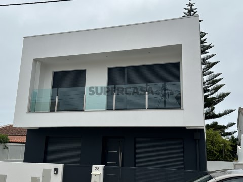 Moradia T4 Duplex em Charneca de Caparica e Sobreda, Almada