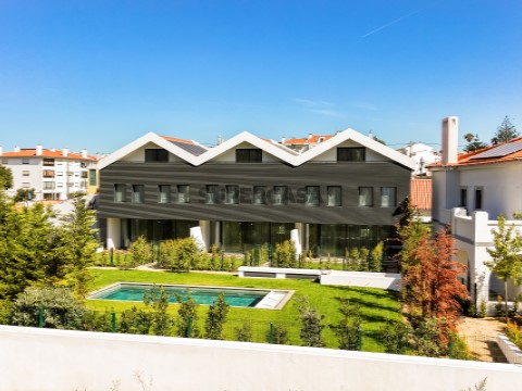 Moradia T3 + 1 Inserida em Quinta Histórica na Parede - Cascais