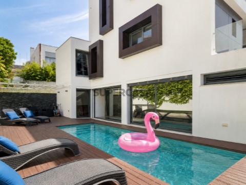 Maison 4 Chambres Triplex au Oeiras e São Julião da Barra, Paço de Arcos e Caxias, Oeiras