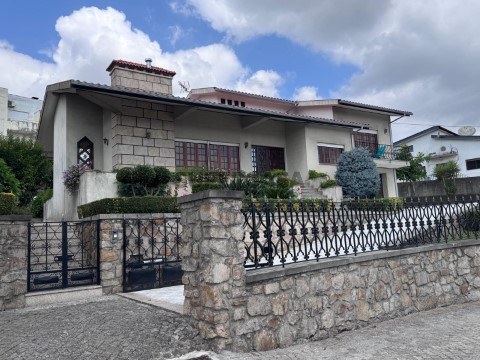 Moradia Isolada T4 Duplex em Várzea, Barcelos