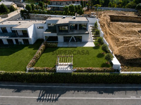 Moradia Isolada T4 Duplex na Rua da Quinta do Sol, Rebordões (Souto)