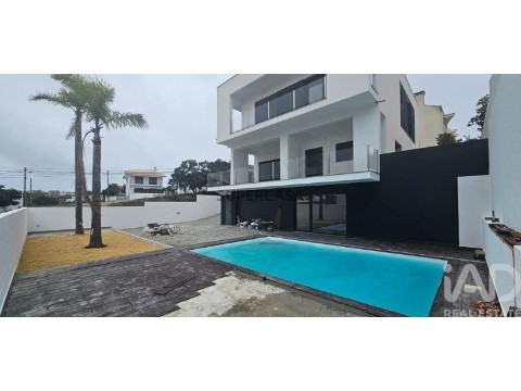 Moradia T4 em Charneca de Caparica e Sobreda, Almada