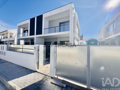 Moradia T4 em Fernão Ferro, Seixal