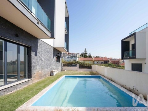 Moradia T5 em Pontinha e Famões, Odivelas