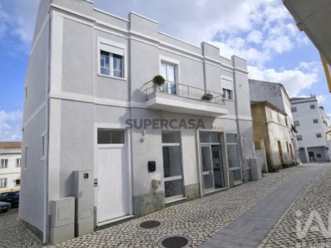 Immeuble au Cadaval e Pêro Moniz, Cadaval