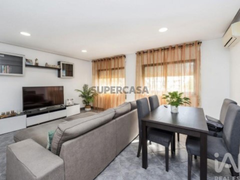 Apartamento T3 em São Sebastião, Setúbal