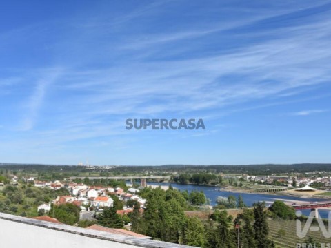 Apartamento T3 em Abrantes (São Vicente e São João) e Alferrarede, Abrantes