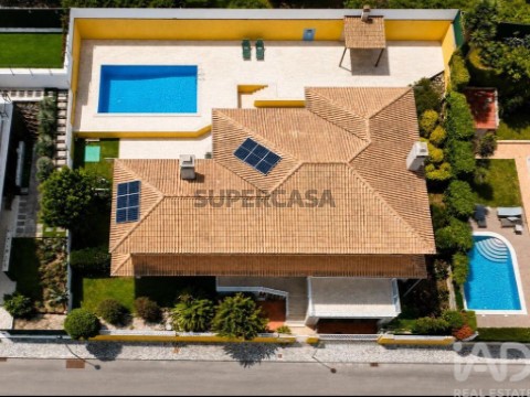 Moradia T5 em Barcarena, Oeiras
