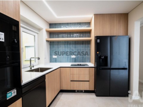 Apartamento T4 em União das Freguesias de Setúbal, Setúbal