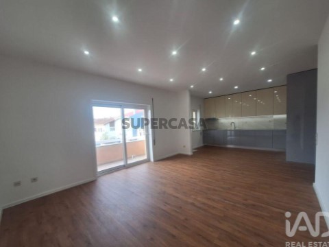 Apartamento T3 em Cidade da Maia, Maia