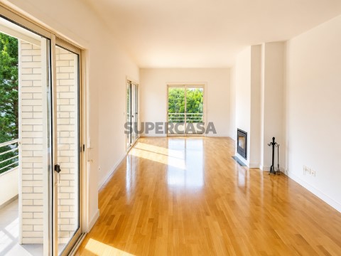 Apartamento T4 na Foz do Douro