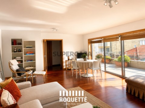 T2 Mobilado com Terraço junto à Praia de Matosinhos