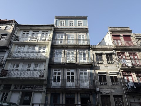Prédio para venda no centro histórico, junto à Torre dos Clérigos