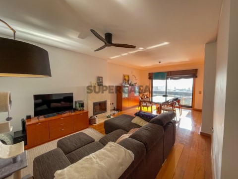 Apartamento T3 de excelência na Maia com garagem para 4 viaturas