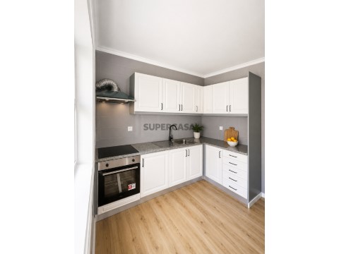 Apartamento T2, totalmente remodelado no Castêlo da Maia