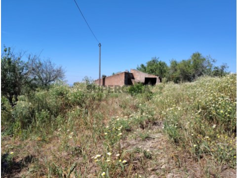 Terreno-ruína-vista-mar