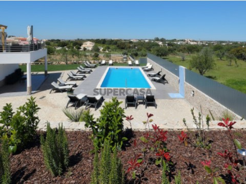 Moradia-piscina-albufeira