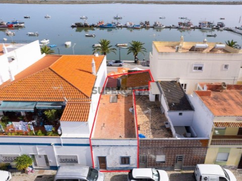 Moradia com 2 utilizações independentes- habitação e comércio