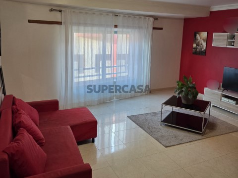 T2 com Box na Amadora
