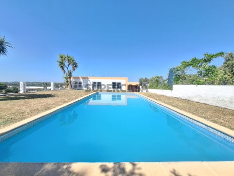Moradia V4 Setúbal com piscina,