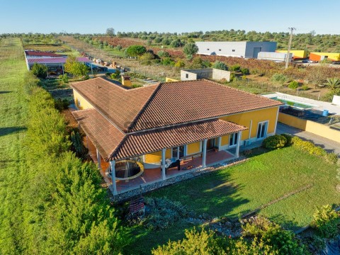 Moradia T5 em Achete, Azoia de Baixo e Póvoa de Santarém, Santarém