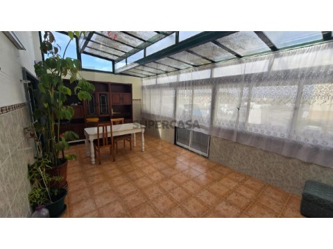 Prédio em Camarate, Unhos e Apelação, Loures