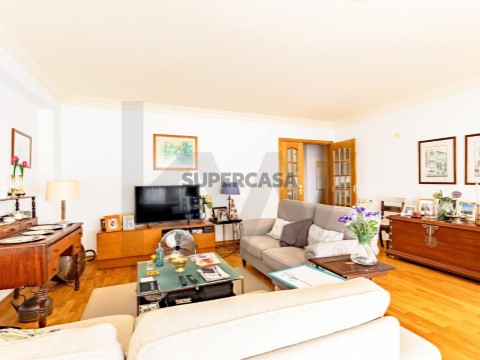 Apartamento T3 em Alfragide, Amadora