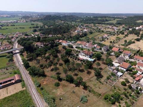 Terreno em São João Baptista e Santa Maria dos Olivais, Tomar
