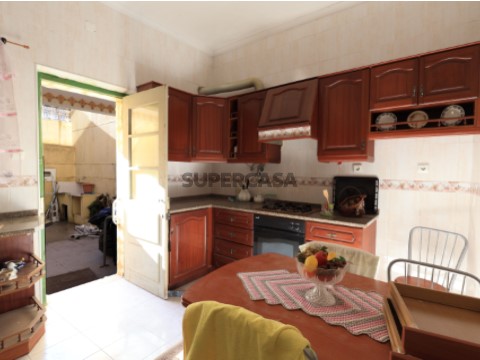 Moradia T2 + 2 com quintal e vista mar em Fuzeta - Cozinha