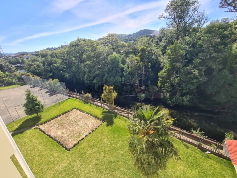 Apartamento T3 na Rua Doutor Teixeira de Queiroz, Arcos de Valdevez (São Paio) e Giela