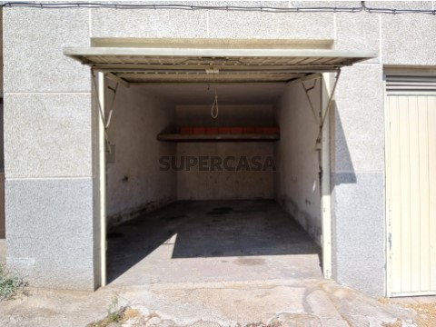 Garagem na Rua Linha, Castelo Branco