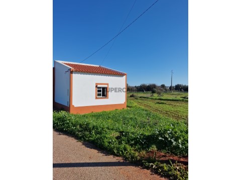 Quinta com 2 poços e Moradia T1 em Odiáxere, Lagos