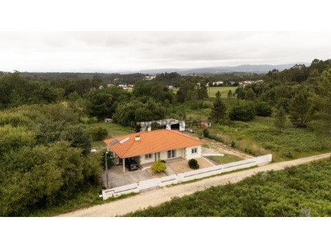 Villa met 3 slaapkamers en 2.040 m² grond, Valença