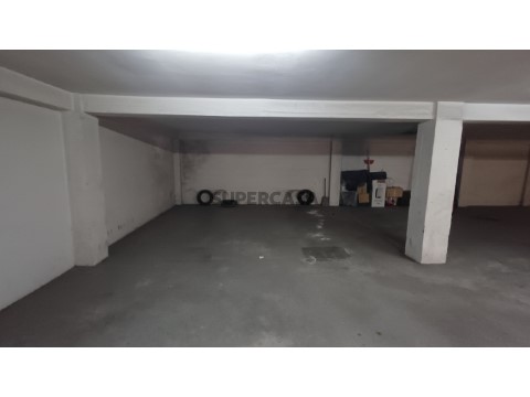 Parqueamento em Garagem Fechada no Centro da vila de Arcos de Valdevez